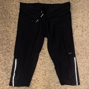 Nike Women's Black Cropped Running Pants Size Medium